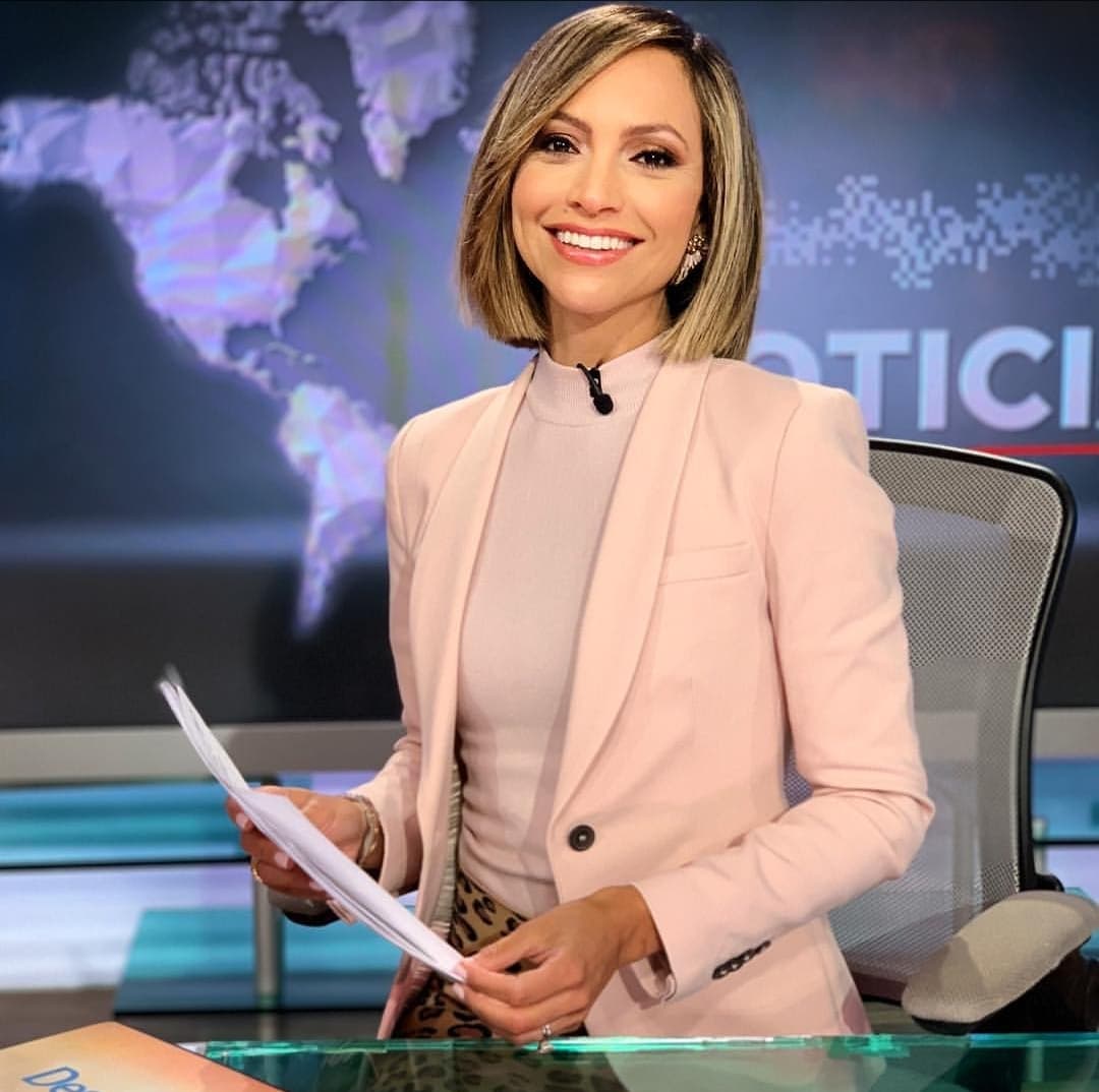 Satcha Pretto lleva tiempo con este corte y mechas doradas, look que la hace lucir espectacular cada mañana. Recientemente contó a sus seguidores de redes sociales que le gusta llevar así el cabello porque es práctico para este momento de su vida.
<br>