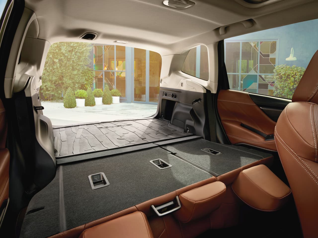 Para esta quinta generación, la Subaru Forester utiliza una nueva plataforma (la misma que emplean los Subaru Impreza y XV). Como resultado, logró un incremento de 
<b>1.2 pulgadas en la distancia entre ejes</b> y 1.4 pulgadas más de espacio para las piernas de los pasajeros traseros.