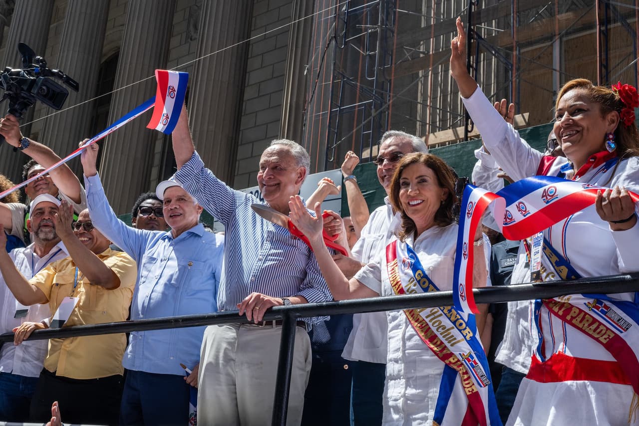 Autoridades federales y de República Dominicana participaron en el desfile que se llevó a cabo en la Sexta Avenida.