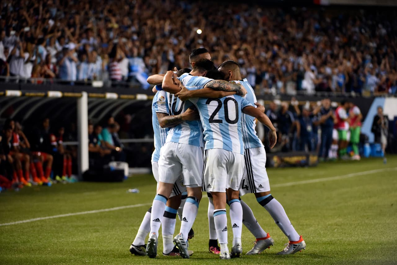 Messi es un referente de la Selección Argentina y también en su club Barcelona, es por eso que se ha convertido en uno de los futbolistas mejor pagados del mundo.