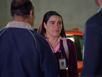 ¡Hum! Alicia puso en su lugar a Néstor por andar de chismoso. ¡Bien por ella!