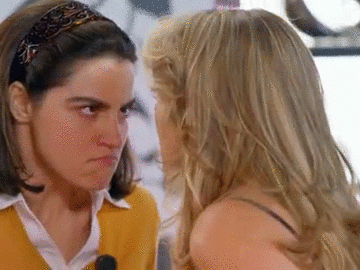 ¡Ay chirrión! Eso pintaba para acabar muy mal, cada una sacó todo lo que traían en contra de la otra.