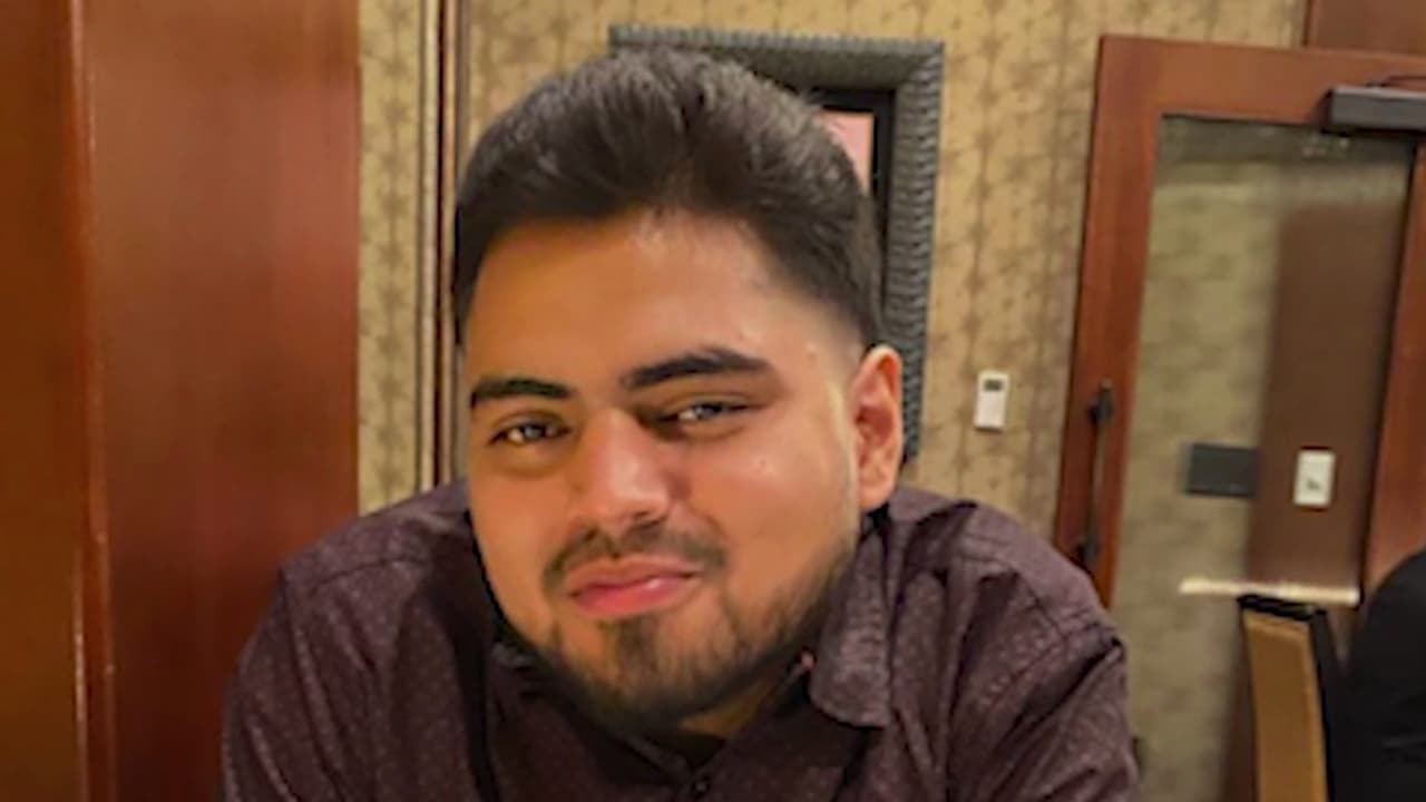 Las autoridades y familiares de Óscar han pedido la ayuda de la comunidad para encontrar al sospechoso. “Él puede lastimar a alguien más de la misma manera que lastimó a mi niño, por eso mi familia está pidiendo la ayuda del público para encontrar a este hombre para que no lastime a los demás y mi niño pueda descansar en paz porque él también está pidiendo ayuda para encontrar al hombre que le quitó la vida”, agregó la madre.