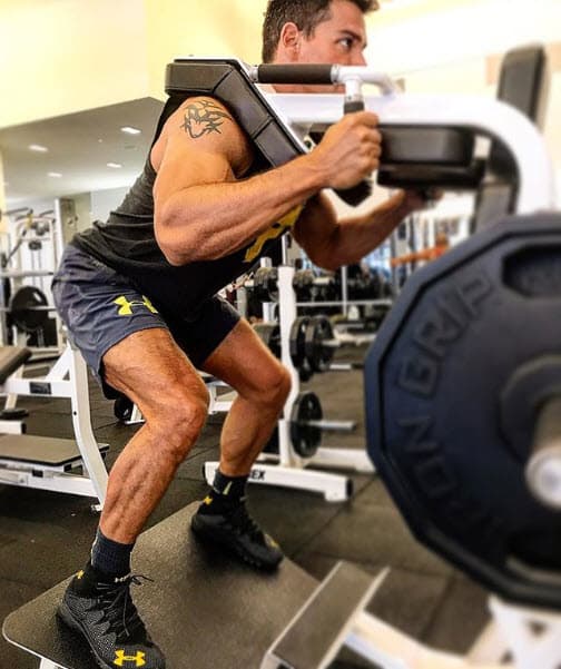 En esta fotografía podemos ver el gran esfuerzo que hace para levantar todo el peso.