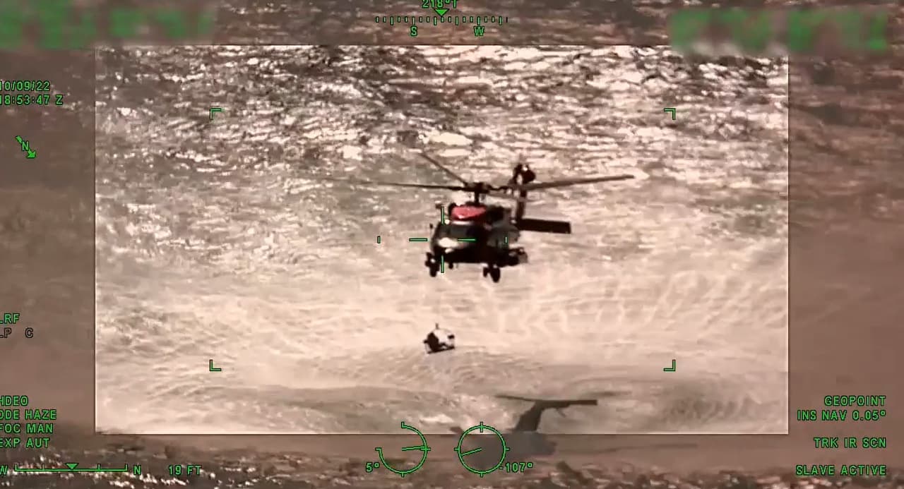 Un milagroso mensaje de texto salvó a tres amigos náufragos de morir atacados por tiburones 