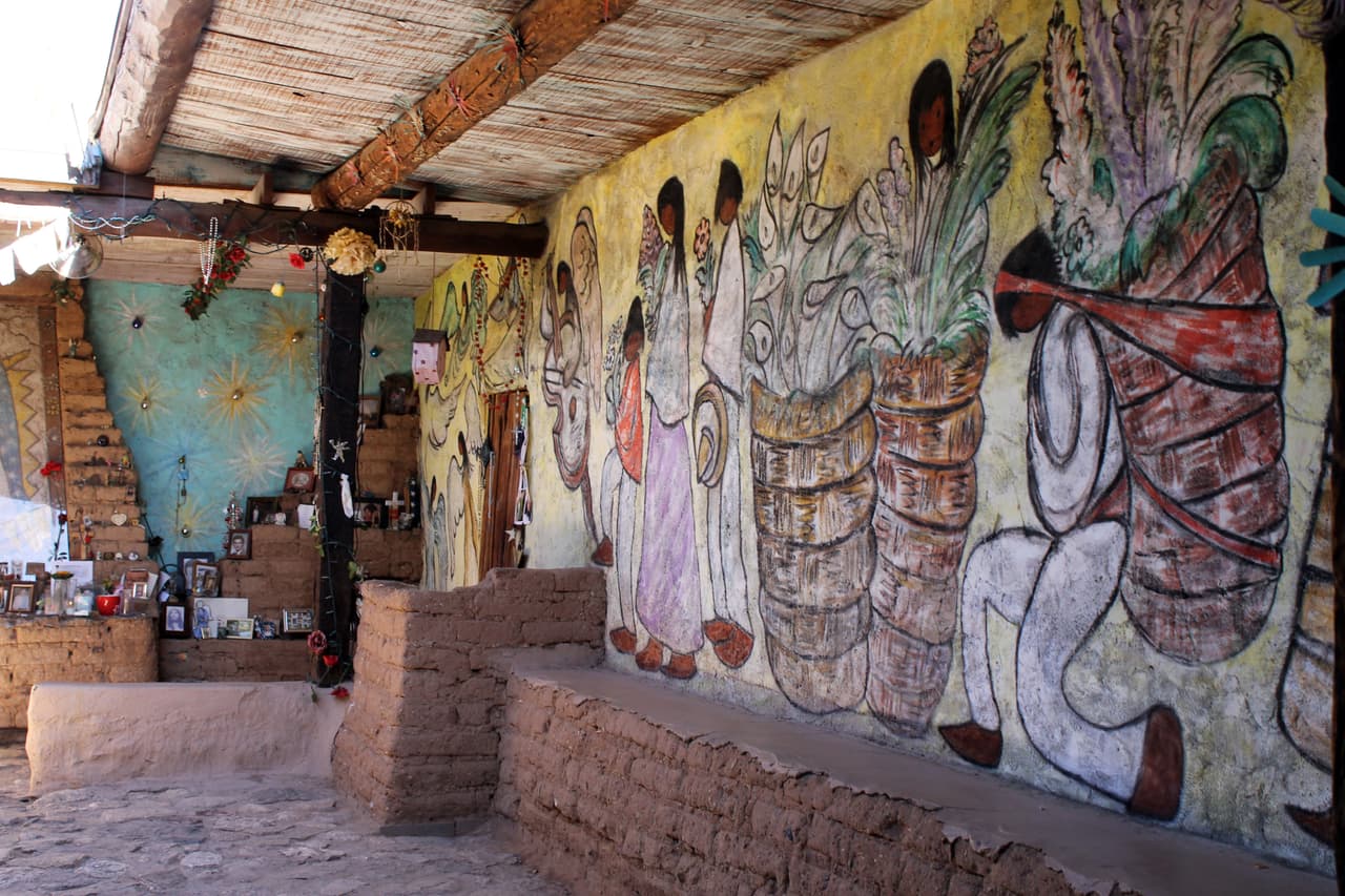 Los murales gigantes pintados por el artista fueron consumidos por el fuego.