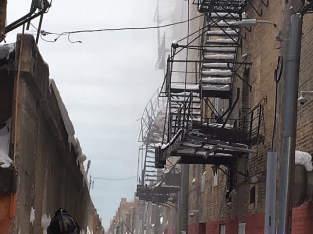 Las autoridades no han dado a conocer los motivos del derrumbe, que está bajo investigación.