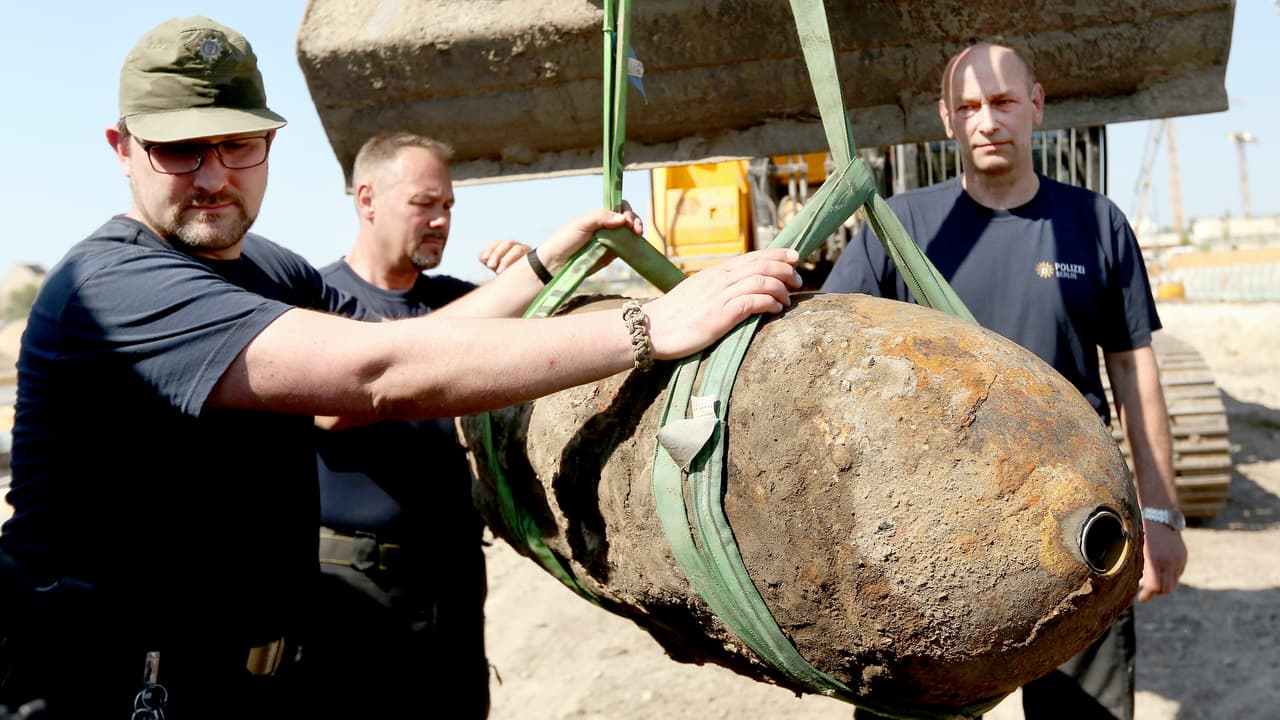 En fotos: desactivan una bomba británica de la Segunda Guerra mundial en el centro de Berlín