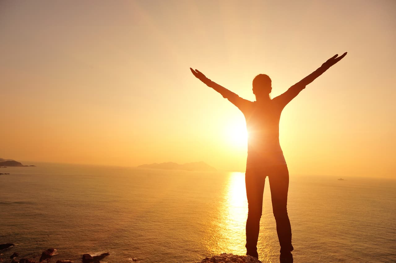 Felizmente, esta buena influencia astral te da una gran claridad mental, tus intuiciones son muy claras y tus percepciones correctas. Déjate llevar por la voz de tu Ser Interno y no tendrás nada por qué preocuparte.