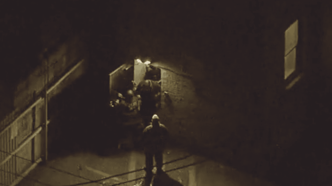 Fuga en toma de agua en Old Town, provoca cierre de calles e inundaciones