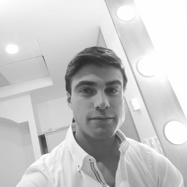 Santiago Ramundo es otro de los guapos actores que nacieron en la tierra del tango.