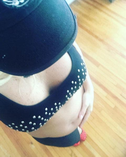 Hasta ese momento, Julián no había pagado ni un peso de la pensión, pues era imposible que aportara a la manutención del menor porque fue Marjorie de Sousa quien estipuló que todo se discutiría en los tribunales y ambos acatarían la sentencia que emitiría el juez que evaluó sus demandas, así lo explicó el actor a Univision. El abogado de Gil confirmó la versión en el programa Hoy.