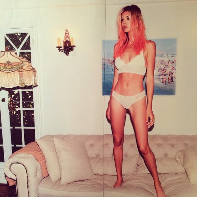 Tiene toda la belleza que Leo pide en sus parejas.