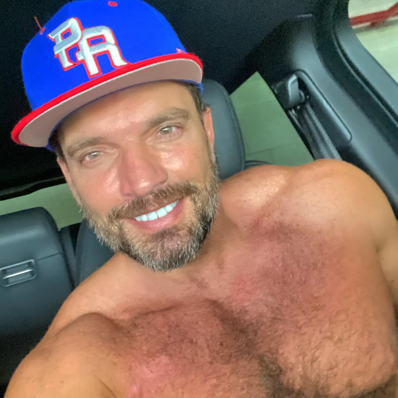 Fue el pasado 4 de mayo cuando el actor argentino reveló que fue diagnosticado con cáncer de piel, esto con el objetivo de hacer conciencia sobre la enfermedad.
<br>