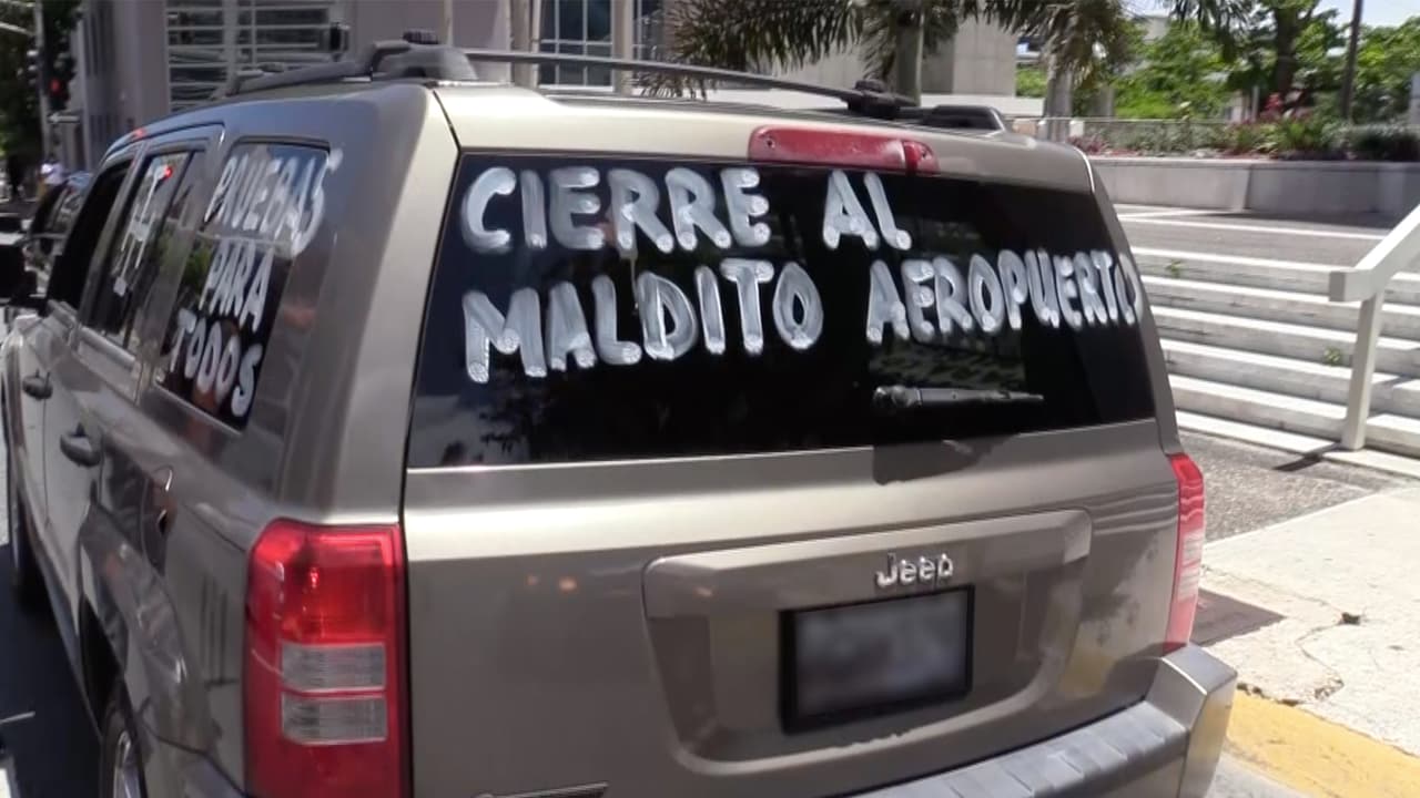 "Cierre al maldito aeropuerto".
<br>
<br>15. La destitución inmediata de la procuradora de las mujeres en propiedad, Lersy Boria, quien durante la pandemia continúa demostrando su incompetencia para atender los problemas particulares que enfrentan las mujeres en esta emergencia de salud pública.