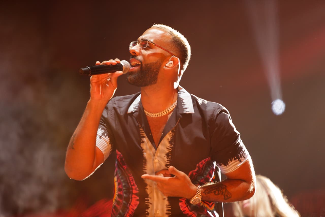 Eladio Carrión entregó sus mejores notas sobre el escenario.