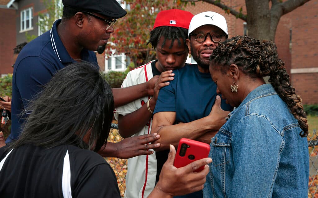 Armado con un AR-15 y con más de 600 rondas de municiones: lo que se sabe del tiroteo en una secundaria en St. Louis