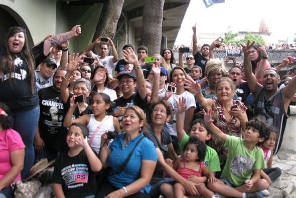 Photos: Spurs Championship Parade 2014 Barges