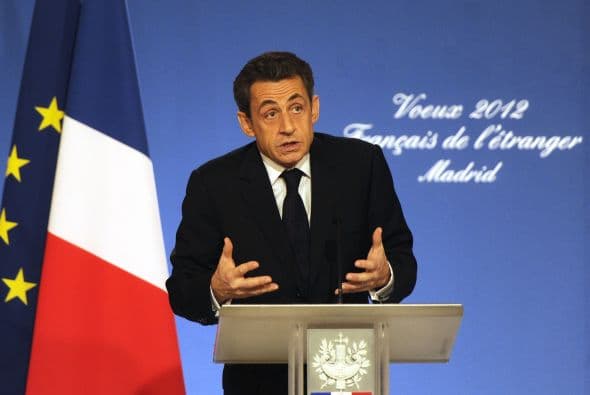 El presidente francés, Nicolas Sarkozy, restó importancia este lunes al hecho de que su país haya perdido la preciada calificación triple A para la deuda de su país por parte de Standard & Poor's, afirmando que la rebaja de la semana pasada no cambia nada, informó la agencia AP.