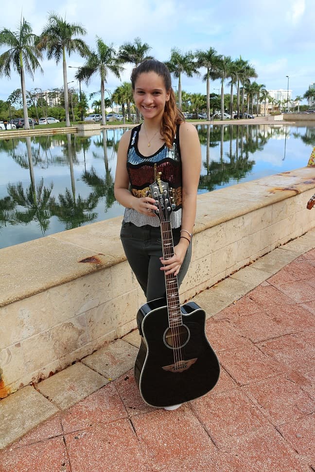 Estos chicos trajeron sus guitarras para las audiciones de La Banda en Puerto Rico.
