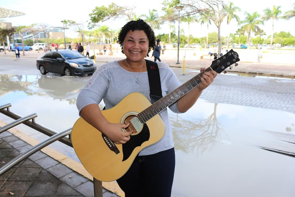 Estos chicos trajeron sus guitarras para las audiciones de La Banda en Puerto Rico.