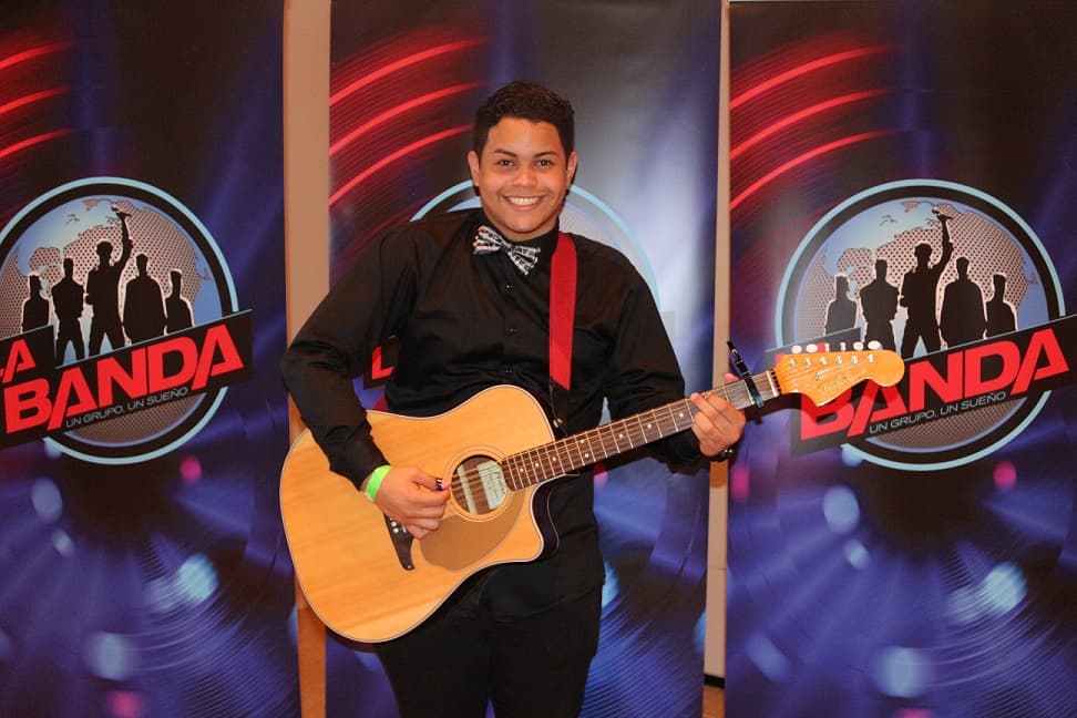 Estos chicos trajeron sus guitarras para las audiciones de La Banda en Puerto Rico.