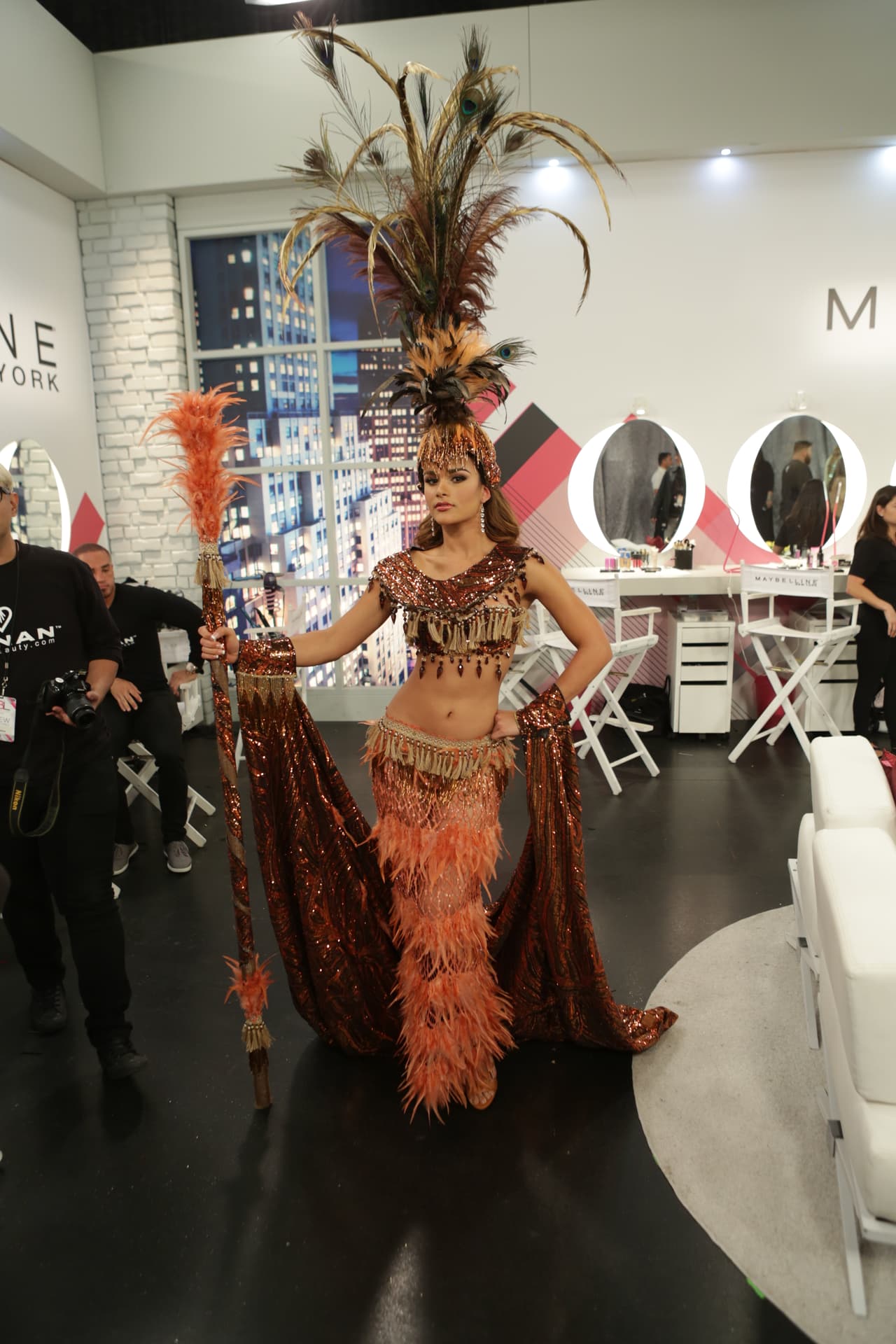 Cada vez más cerca de la gran final comienzan a aflorar los sentimientos más ocultos de las bellas. Disfruta aquí las mejores fotos detrás de cámara.