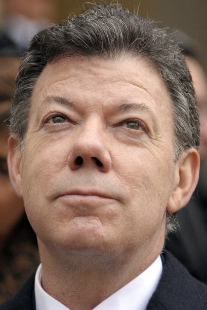 Sin embargo, el mandatario a través de una plática radiotelevisada al país el lunes pasado, reiteró que 'las FARC deben entregar a todos los retenidos y cesar sus ataques antes de siquiera pensar en una posibilidad de diálogo'.