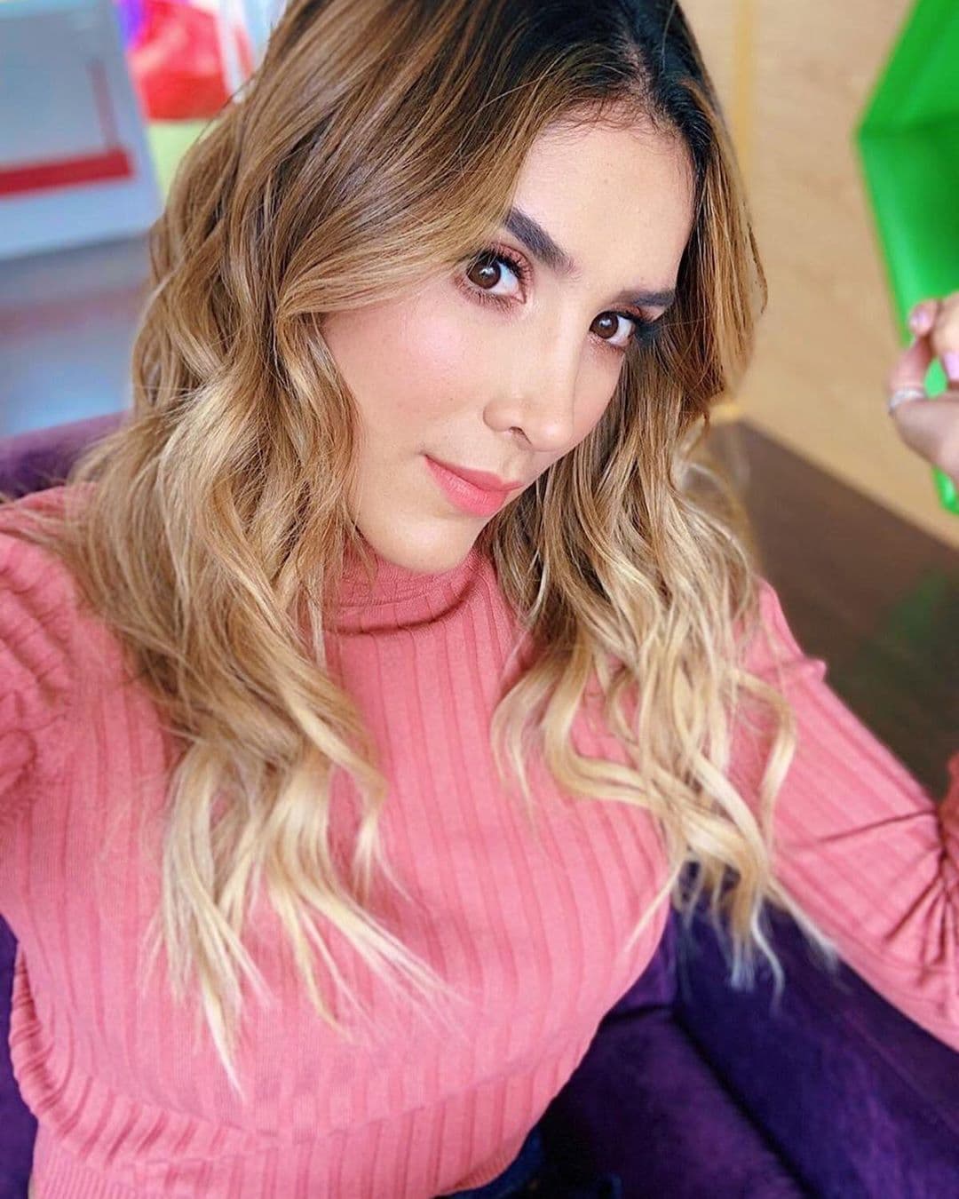 Estos comentarios hicieron eco en Daniela Ospina, expareja de James y madre de su primera hija, quien dijo que en caso de que James tuviera otro hijo, Salomé sería la primera en enterarse, según reseñaron medios colombianos como 
<a href="https://www.publimetro.co/co/entretenimiento/2019/10/24/daniela-ospina-revela-si-es-verdad-que-james-rodriguez-volvera-a-ser-papa.html" target="_blank">Publímetro Colombia</a> y 
<a href="http://www.oxigeno.fm/2019/daniela-ospina-hablo-rumor-afirma-james-rodriguez-seria-padre-nuevamente-216818.html#embed_5db74aec7b992" target="_blank">Oxígeno FM</a>.