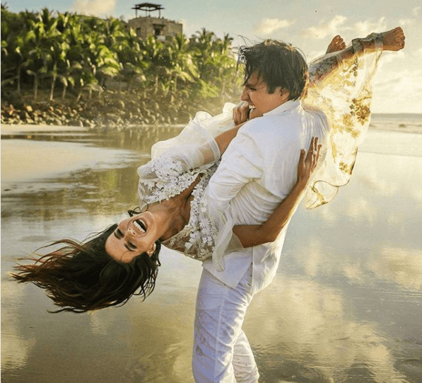 Después de una hermosa celebración, la actriz y su esposo decidieron continuar los festejos con su luna de miel viajando alrededor del mundo.