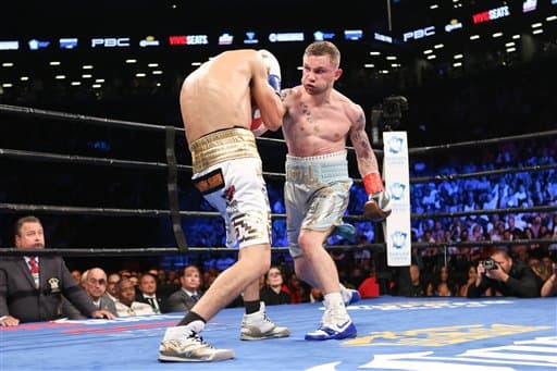 Carl Frampton venció a Leo Santa Cruz por decisión mayoritaria y le arrebató el título pluma AMB.