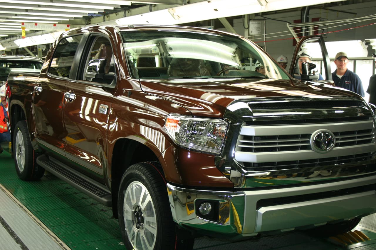 <b>Toyota Motor Manufacturing Texas</b>
<br>Ubicada en: San Antonio, Texas.
<br>Inició operaciones en: 2006.
<br>Productos: 
<b>Toyota <a href="http://www.univision.com/noticias/toyota/esta-es-la-nueva-toyota-tundra-trd-sport-2018-fotos" target="_blank">Tundra</a></b> y 
<b><a href="http://www.univision.com/noticias/a-bordo/toyota-tacoma-trd-pro-2017-prueba-a-bordo-completa-video" target="_blank">Tacoma</a></b>.
<br>Capacidad anual: 200,000 vehículos.
<br>Empleos: > 3,100.