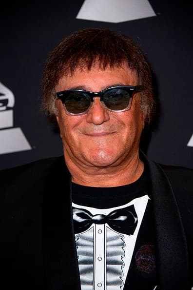 Mientras que el cantautor de Portugal José Cid declaró que con este reconocimiento, le gustaría que la gente piense en él "como alguien que se atrevió con un rock político, de intervención social".