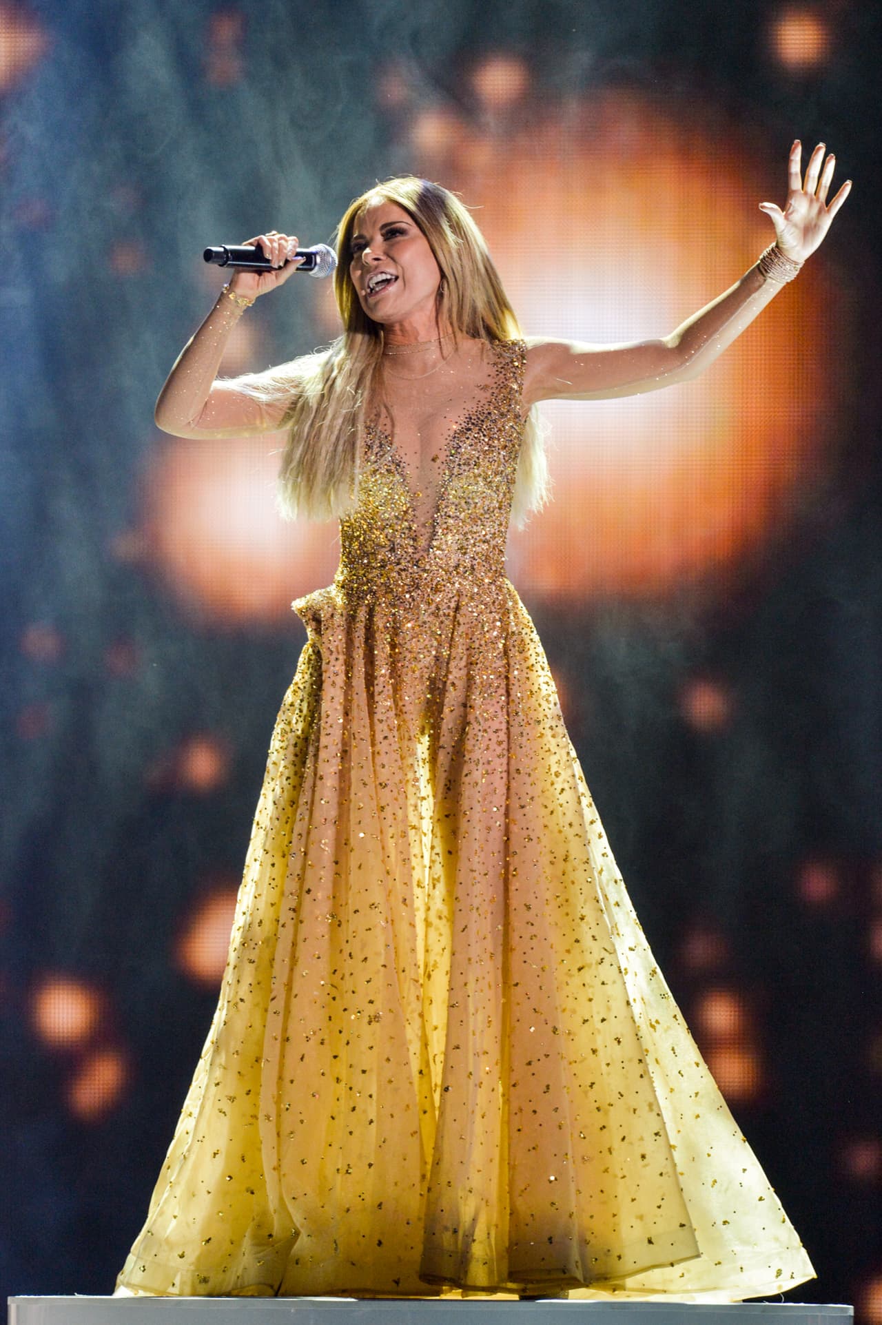 Su voz paralizó a los presentes.