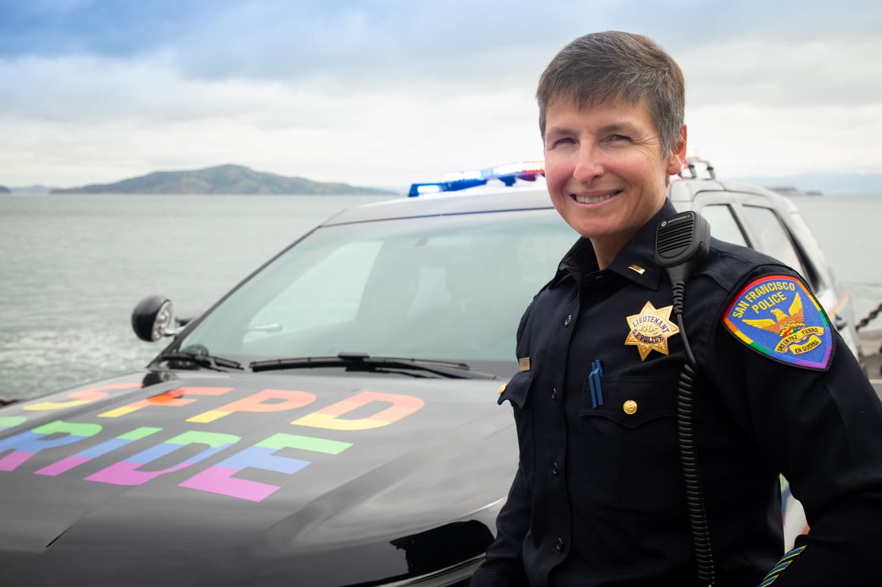 Los miembros del departamento esperan generar conversaciones positivas e inspirar a que otros cuerpos policiales se asocien con organizaciones que apoyen a la comunidad LGBTQ.
<br>