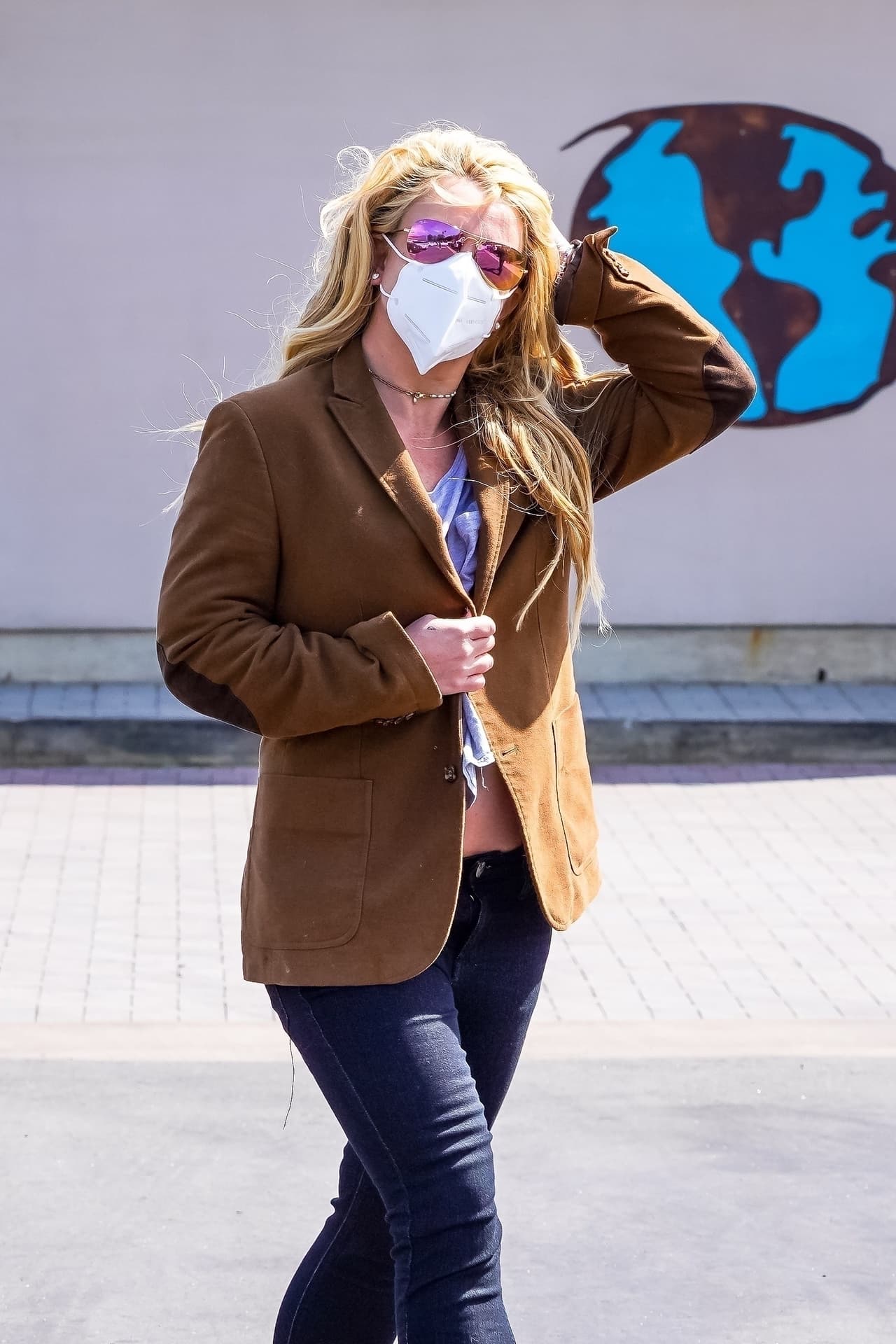 <b><a href="https://www.univision.com/famosos/abogado-de-britney-spears-compara-el-estado-mental-de-la-cantante-con-el-de-un-paciente-en-coma-esta-es-la-razon-fotos" target="_blank">"Fue angustioso verla en apuros"</a></b>, dijo el abogado Kaplan, "Kevin realmente no tiene información privilegiada sobre lo que sucede dentro de la tutela, pero obviamente si Britney está en un lugar sano, bueno y fuerte, eso es genial. Quiere que ella sea feliz y saludable".
<br>