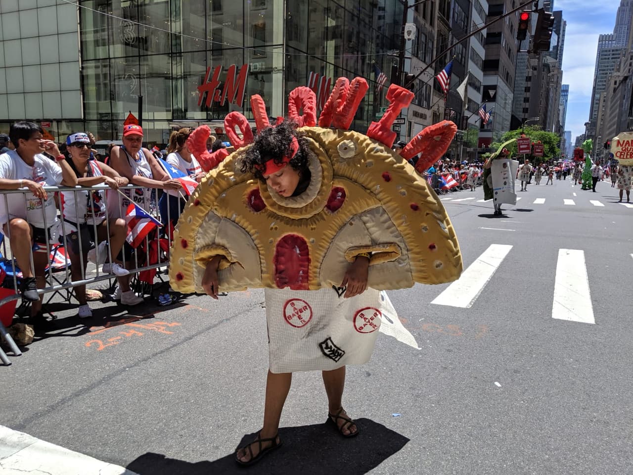 Este grupo artístico están en contra de la colonización de Puerto Rico por parte de los Estados Unidos.
<br>