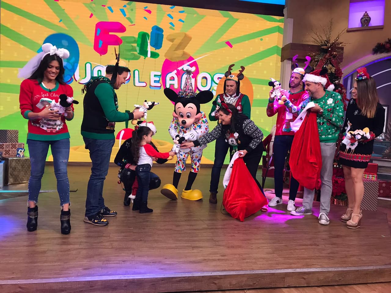 Giulietta pudo convivir de cerca con él. Ella no podía creer que Mickey estaba a su lado.