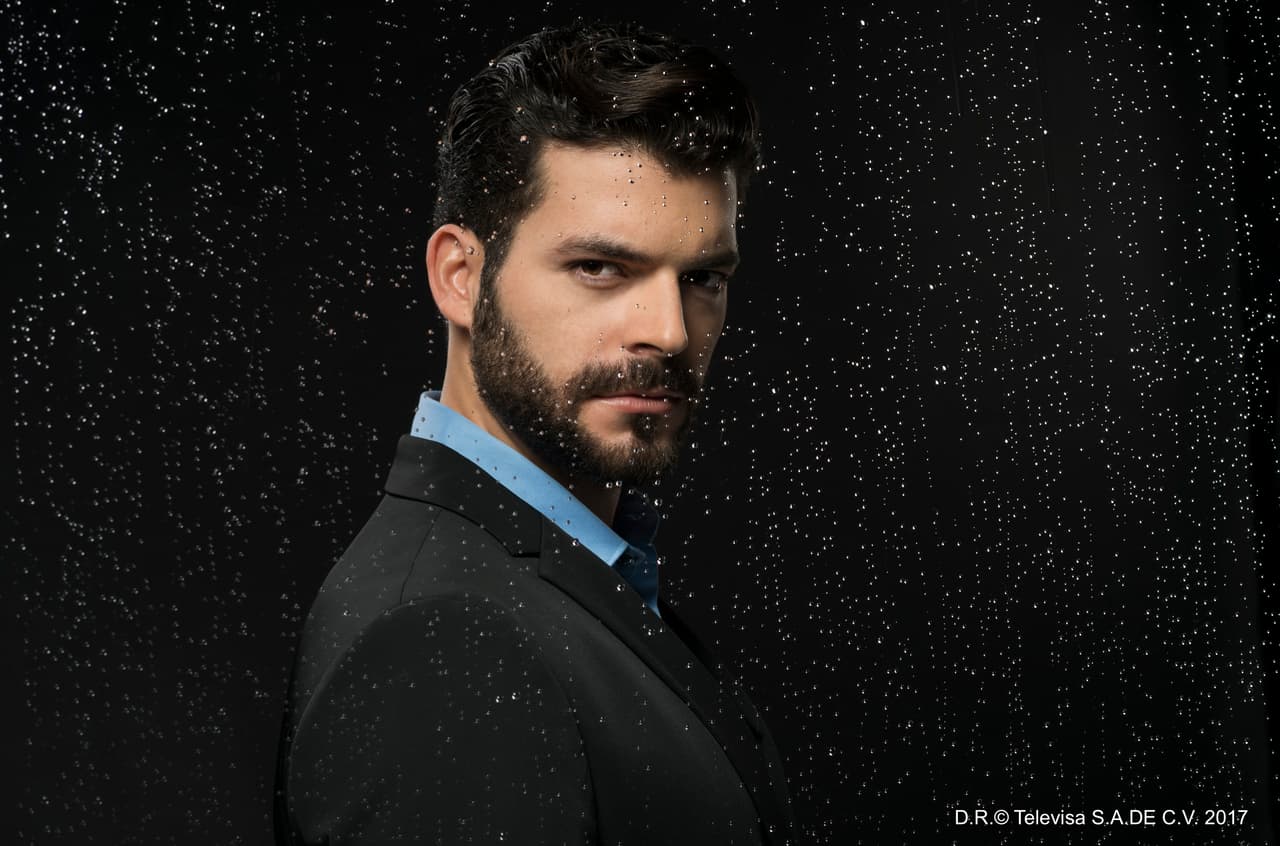 'Joe' es el abogado de 'Furia Productions', uno de los mejores amigos de 'Ryan' y amante de su madre. 'Joe' esconderá sus verdaderas pasiones para seguir con una doble vida.