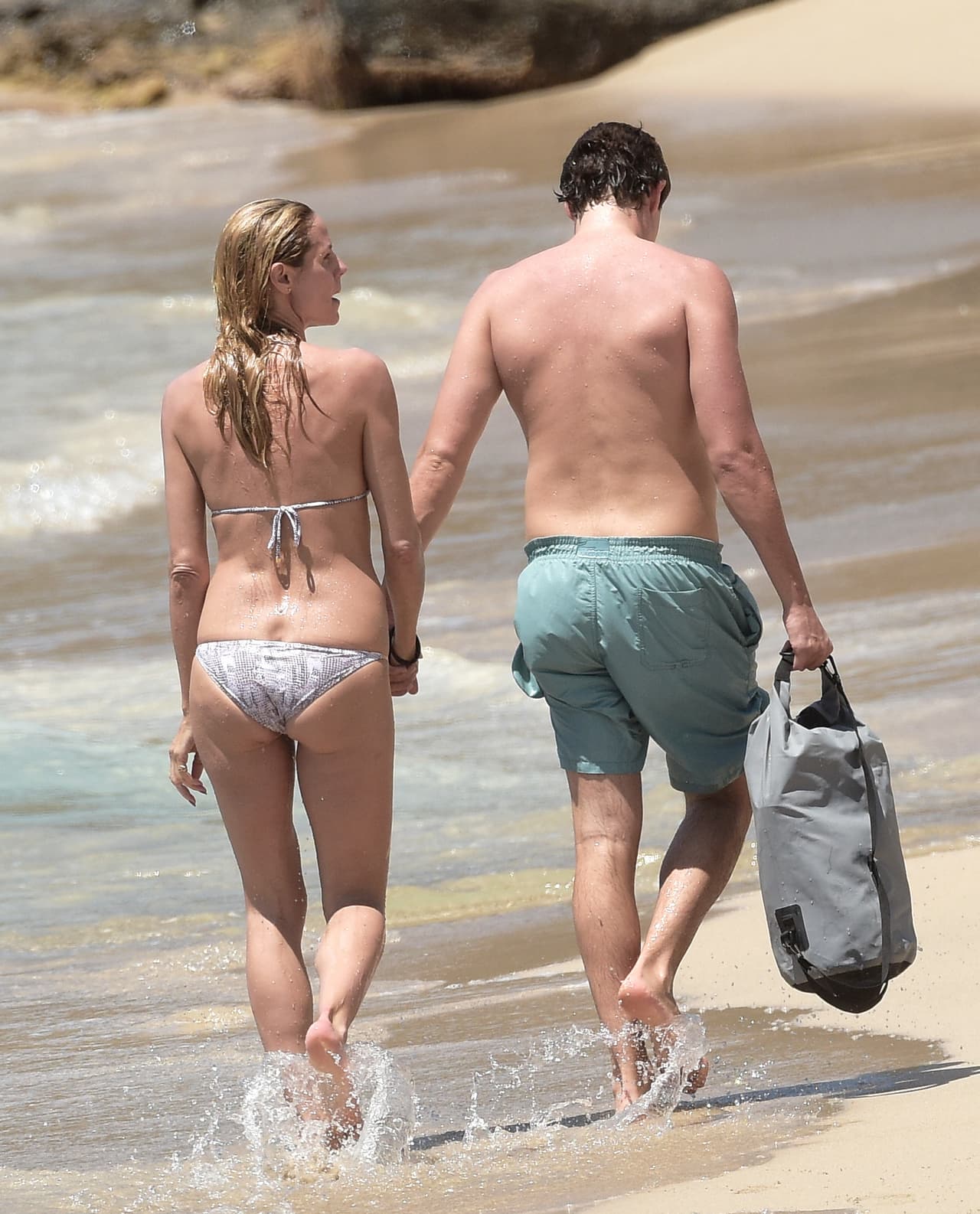 Los tórtolos se cansaron y regresaron a su hotel.