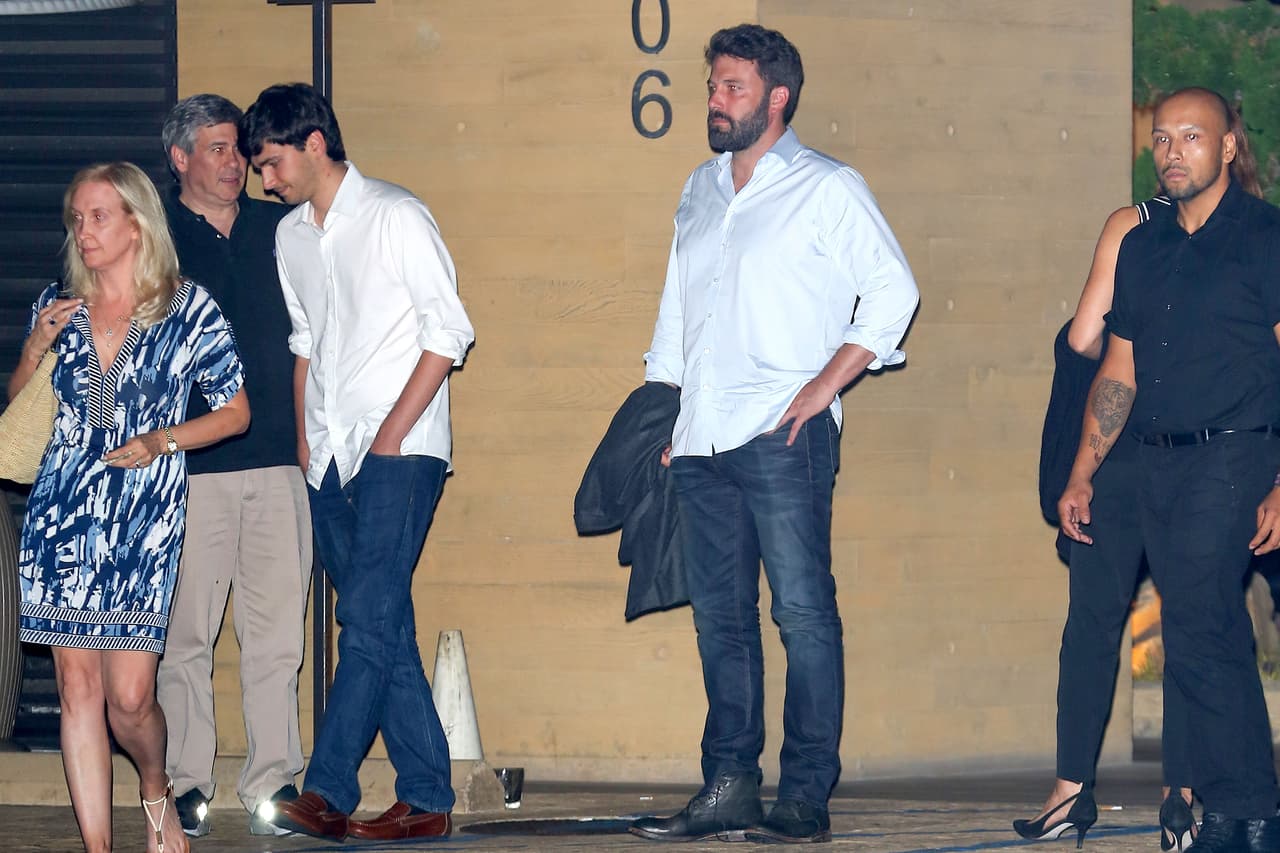 Hace unos días los paparazzi captaron a Ben Affleck saliendo de un exclusivo restaurante de Malibú a altas horas de la noche.