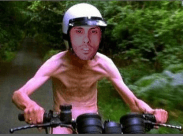 Muy delgado, pero con toda la actitud.