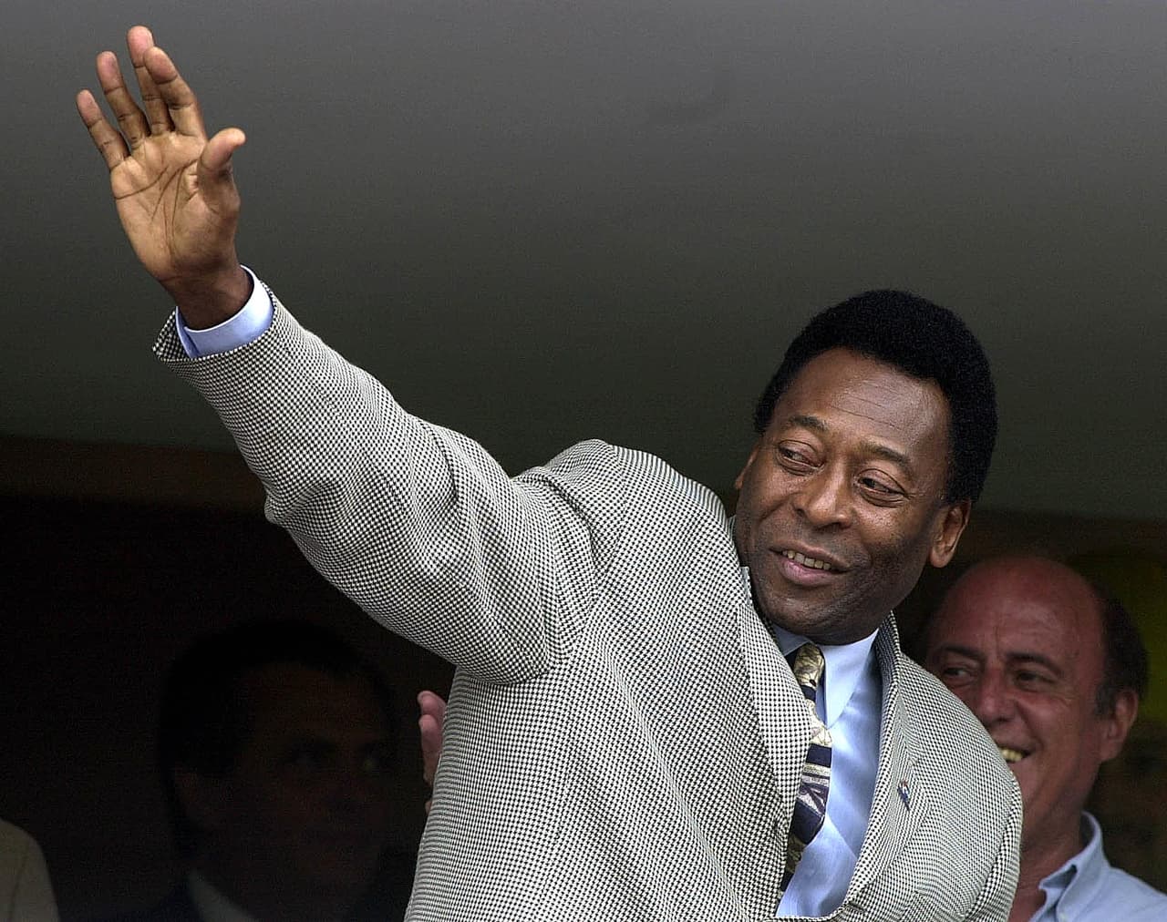 Pelé ha atacado a Maradona en público por su vida personal y por sus escándalos, además de criticarlo por no “poder pegarle con la pierna derecha ni hacer goles de cabeza”.