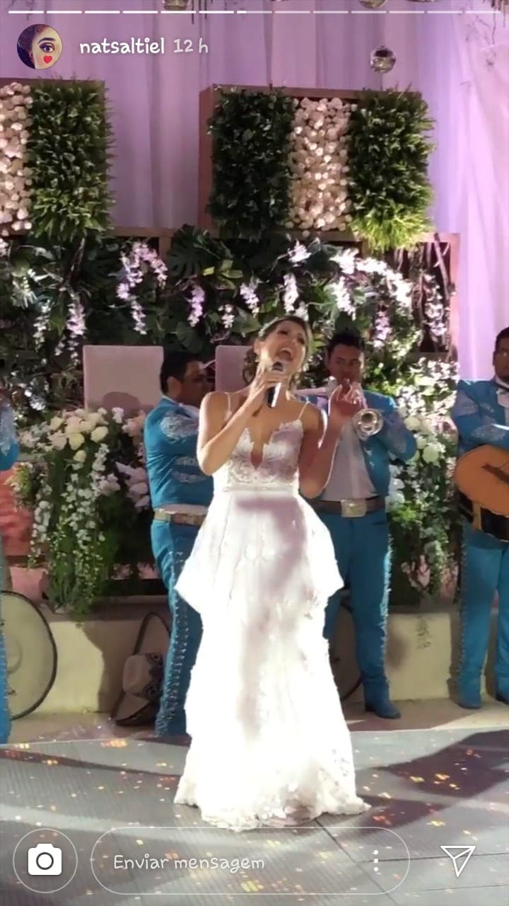 En esa misma entrevista, la actriz indicó que su boda sería “muy emotiva, muy espiritual, muy bonita”.