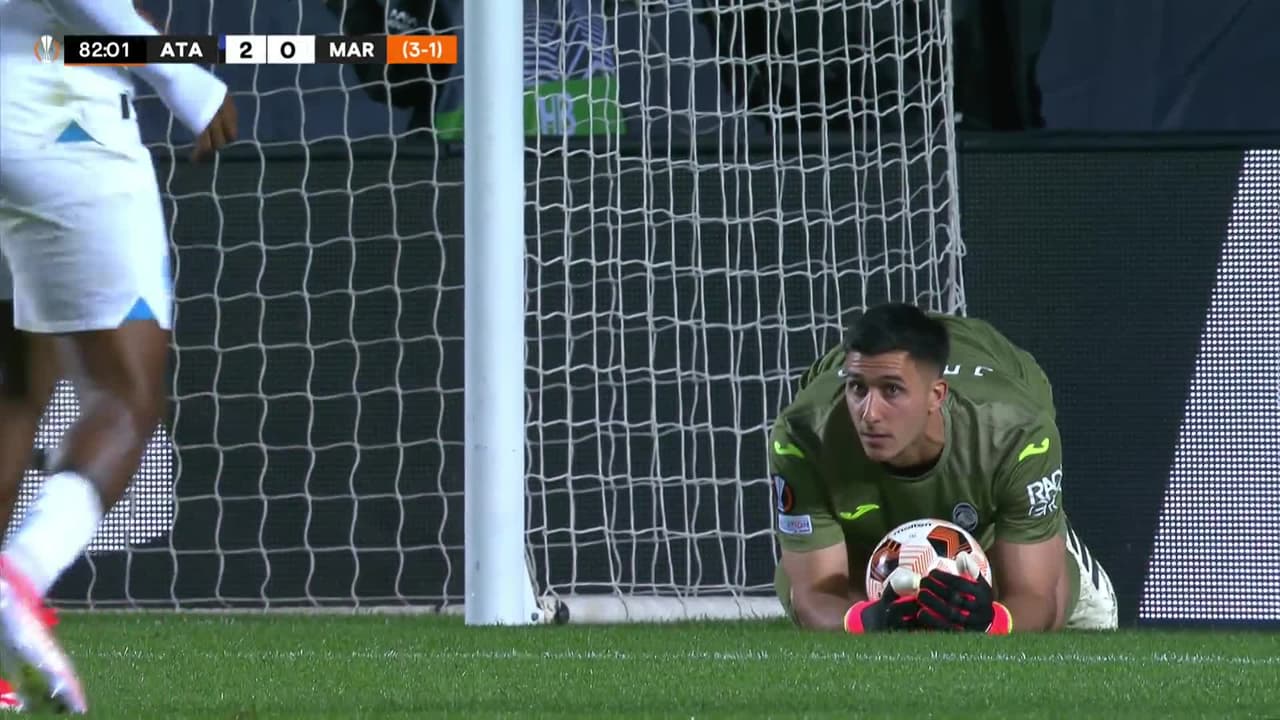 ¡TIRO ATAJADO! disparo por Jordan Veretout.