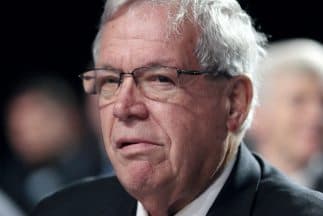 Dennis Hastert llega a un acuerdo para declararse culpable 