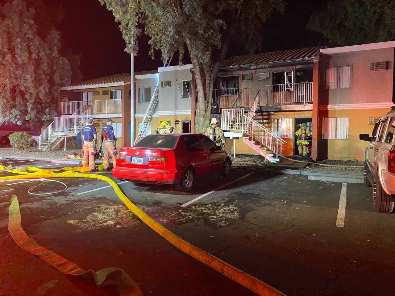 El siniestro se registró alrededor de las 12:30 am en el complejo de apartamentos, cerca de la avenida 75 e Indian School Road.
<br>