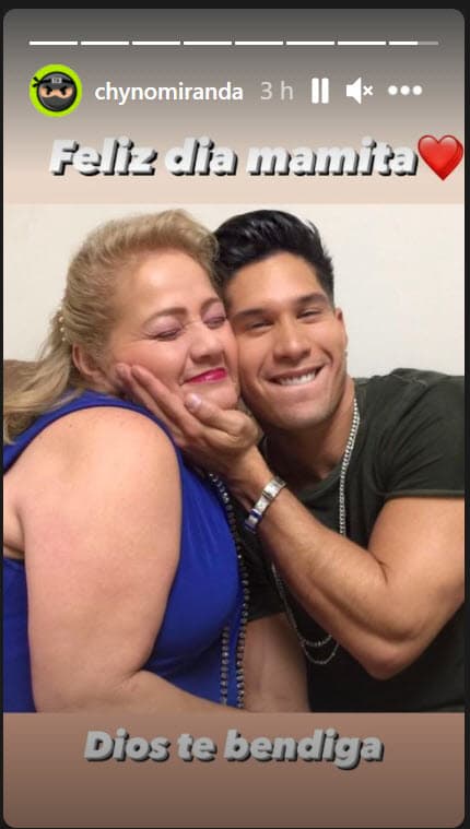 También hizo otra publicación especialmente para su madre, Alcira Pérez.