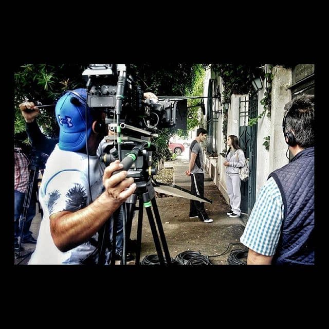 Todo surgió con su trabajo en la telenovela 
<b><a href="https://www.univision.com/novelas/caer-en-tentacion">‘Caer en tentación’</a></b>, Paco y Julia se conocieron en las lecturas previas a las grabaciones, y a pesar de que no estaban muy convencidos de mezclar los asuntos amorosos con el trabajo, comenzaron a salir.