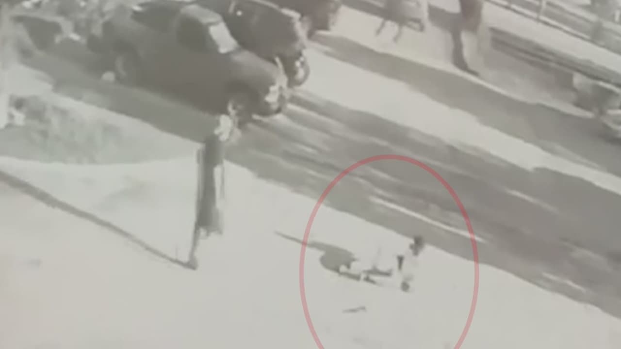 Captan a hombres armados disparando a un joven durante un robo en San Antonio